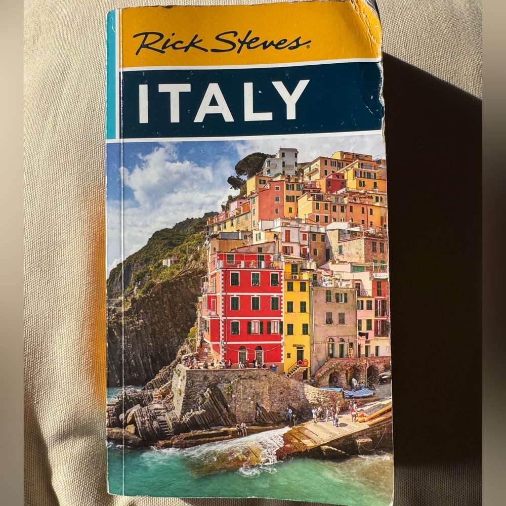 Italy Travel Guide Book